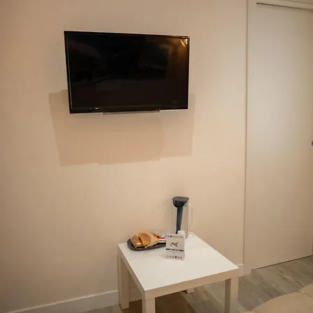 לינה וארוחת בוקר Abt L'aura 4*