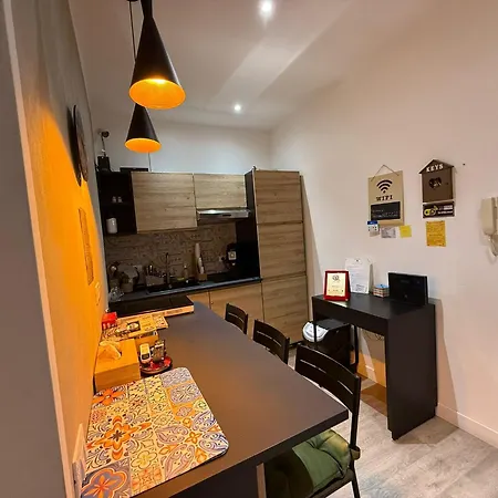 לינה וארוחת בוקר Abt L'aura פלרמו